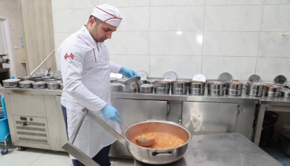 Gebze’de aylık 8 bin öğün sıcak aş oldu