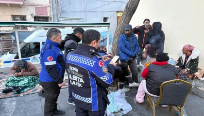 Hava soğuk ancak İzmir’de kimse yalnız değil!
