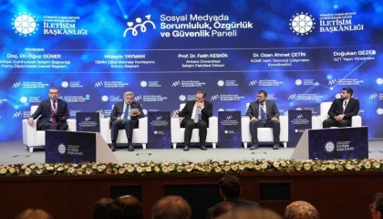 İletişim’den ’sosyal medya’ paneli... Özgürlük, sorumluluk ve güvenlik bu panelde tartışıldı
