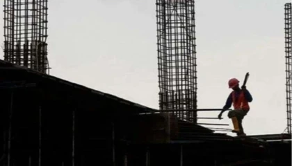 İnşaat üretimi yıllık artarken, aylık bazda sınırlı düşüş kaydetti