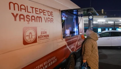 İstanbul Maltepe’de vatandaşlara sıcak çorba ikramı