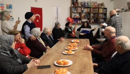 İZMEK’te bağlama kursundan anlamlı dinleti