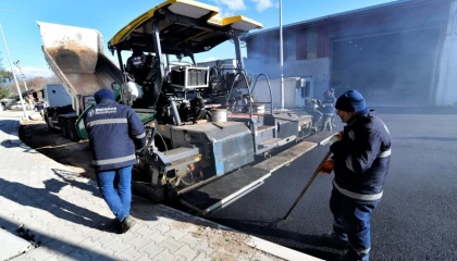 İzmir Bornova’da yol seferberliği sürüyor