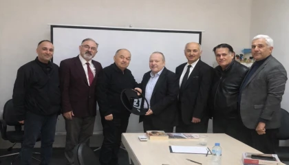 İzmir için sert tablo: Trafik kilit, körfez alarmda, su denize akıyor