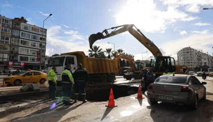 İzmir’de ana boru arızasına İZSU’dan hızlı müdahale