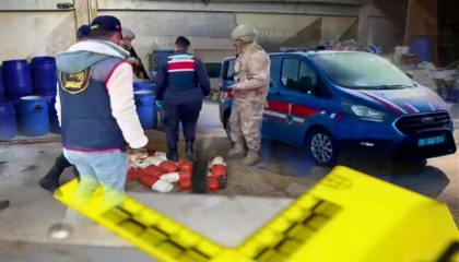 İzmir’de dev uyuşturucu darbesi! 5,5 milyon haplık hammadde ele geçirildi