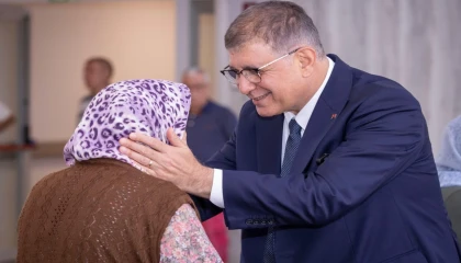 İzmir’de emekli yurttaşın imdadına Büyükşehir yetişiyor