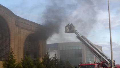 İzmir’de fabrika yangını kısa sürede kontrol altına alındı