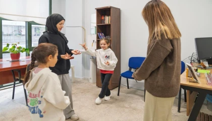 İzmir’de renkli harfler projesi ile çocuklara kitaplı destek