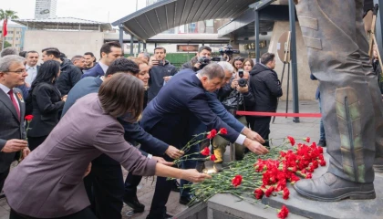 İzmir’in şehitleri Fethi Sekin ve Musa Can unutulmadı