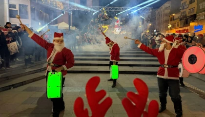 İzmit’te yılbaşı etkinlikleri ziyaretçi akınına uğradı