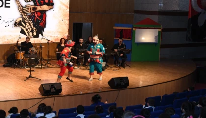 Karagöz ve Hacivat’tan miniklere müzikli gösteri