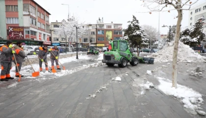 Kayseri Melikgazi hız kesmeden kar temizliği
