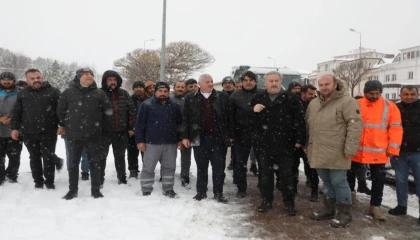 Kayseri Melikgazi’den yoğun kar mesaisi