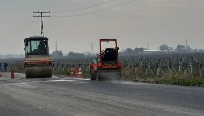 Manisa Büyükşehir Belediyesi, yollarda konforu artırıyor