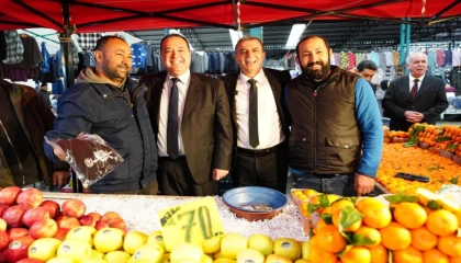 Manisa’da Başkan Dutlulu Perşembe Pazarı’nda esnafla buluştu