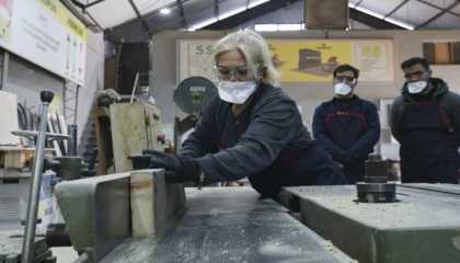 Mersin’de kadın mobilya ustaları yetiştiriyor