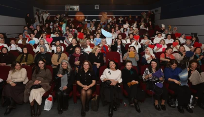 Nilüfer’de kadınlar iyilik için ilmek attılar