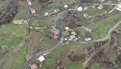 Sakarya’da mahallesi sakinlerinden asfalt teşekkürü