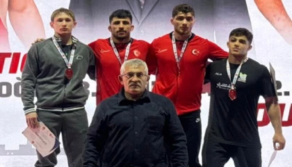Sakaryalı sporcu Abdülsamet Antalya’da podyuma çıktı