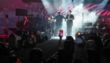 Sibel Can zarafetiyle göz kamaştırdı