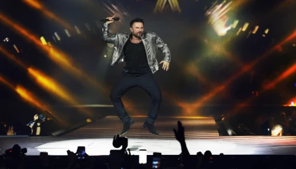 Tarkan sahneden ’Beni çok sev’ diyerek seslendi