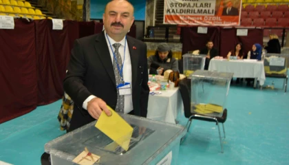 Ümraniye Esnaf Odası’nda Mehmet Özdil güven tazeledi