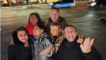 Ünlüler Özgür Aras’ın yemeğinde buluştu