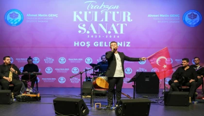 Volkan Arslan’dan Türk bayrağıyla anlamlı konser