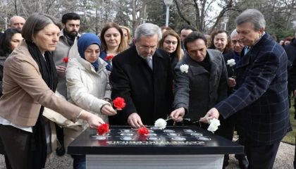 Ankara Üniversitesi depremde kaybedilen öğrencilerini andı