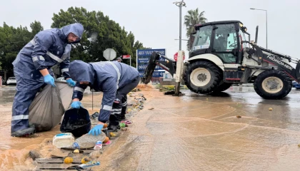Antalya ekipleri şiddetli yağış ve rüzgara karşı teyakkuzda