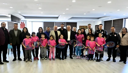 Antalya Muratpaşa’da minik raketler turnuva yolunda