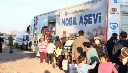 Antalya’da ’Mobil Aşevi’ mahalle mahalle dolaşıyor