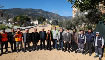 Antalya’da sıcak asfalt çalışmaları devam ediyor