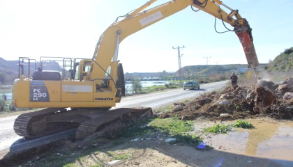 Antalya’da yağış sonrası yollarda bakım-onarım çalışması