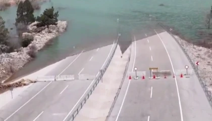 Antalya??Konya yoluna taşkın engeli! Geçici olarak trafiğe kapatıldı!