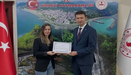 Artvin Arhavi’de kütüphane personeline başarı belgesi