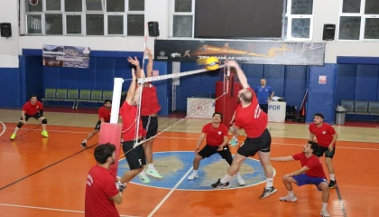 Artvinspor, kadın ve erkek bölgesel voleybol ligine hazırlanıyor