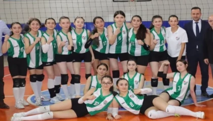 Artvinspor kadın voleybol takımı turnuvaya galibiyetle başladı