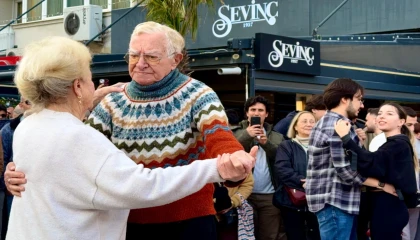 Aşkın melodileri Alsancak’ta yükseldi