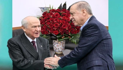 Bahçeli’den Cumhurbaşkanı Erdoğan’a 72 güllü yaş hediyesi