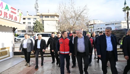Balıkesir’de Başkan Akın lodosun vurduğu Körfez’de