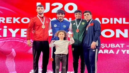 Bursa Büyükşehir füreşçileri 3 madalya ile döndü