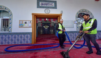 Bursa camilerinde Ramazan temizliği