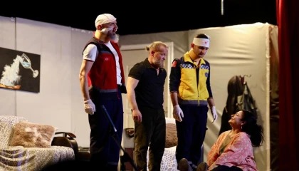 Bursa Gemlik’te ‘9 Canlı’ ayakta alkışlandı