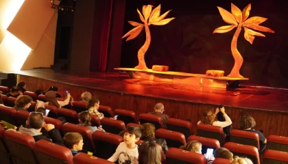 Bursa İznik’te atık piller tiyatro biletine dönüştü