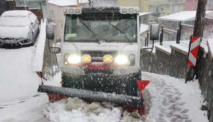 Bursa Osmangazi’nin yüksek kesimlerinde kar mesaisi
