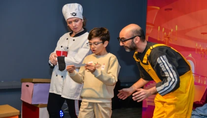 Bursa’da çocuklar “Kayıp Şapka Macerası” ile kahkahaya doydu