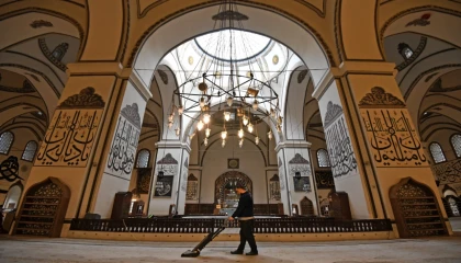 Bursa’da Ulu Camii Ramazan teravihlerine hazır