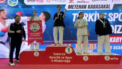 Deniz Cansu Karabulut Türkiye Yıldızlar Karate Ligi 2.’si oldu